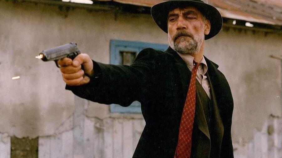 قاب احساسی هادی اسلامی در کنار همسر و دخترش؛ سال ۵۴