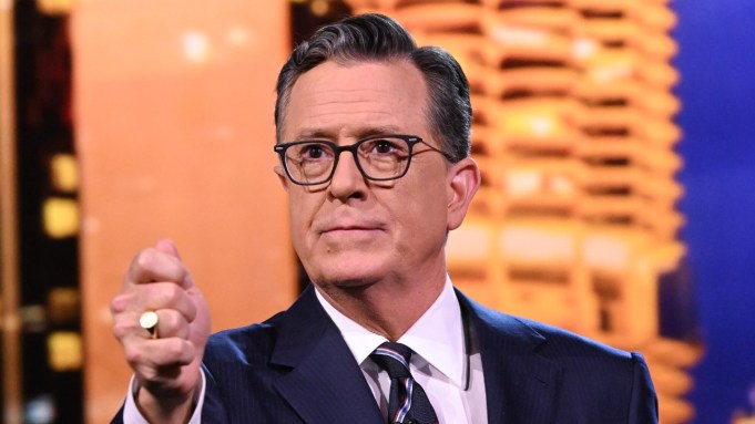پایان The Late Show with Stephen Colbert؛ تصمیم مالی یا مصلحت سیاسی؟ | آیا  پای ترامپ در میان است؟