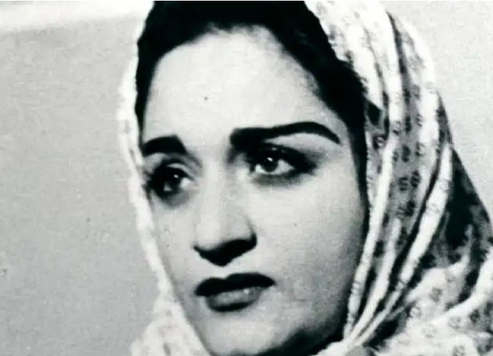 سفر در زمان؛ «شهلا ریاحی» در 79 سالگی و در خانه اش در تهران؛ سال 1394