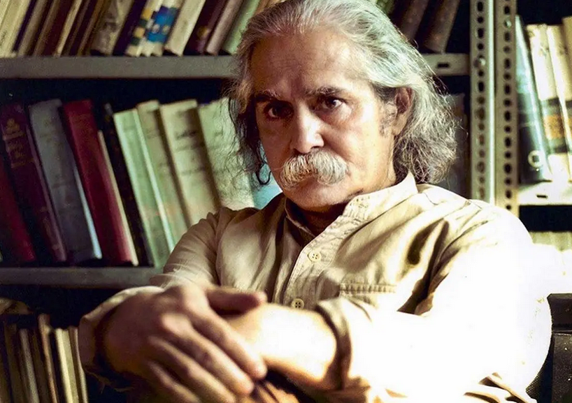 سفر در زمان؛ «مهدی اخوان ثالث» در کنار مزار «صادق هدایت» در پاریس؛ دهه 60