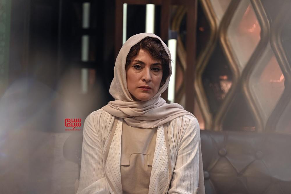 ویدیوی غافلگیرکننده از کارگری ویشکا آسایش در یک رستوران خارجی | گریه ها و فریادهای خانم بازیگر