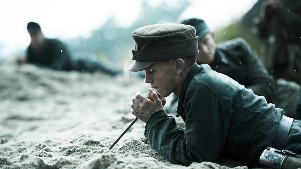 فیلم «زیر شن»(Land of Mine) یا (Under Sandet)