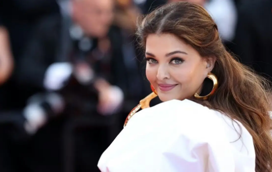 سفر در زمان؛ «آیشواریا رای» در کنار همسرش و در جشنواره کن؛ سال 1389