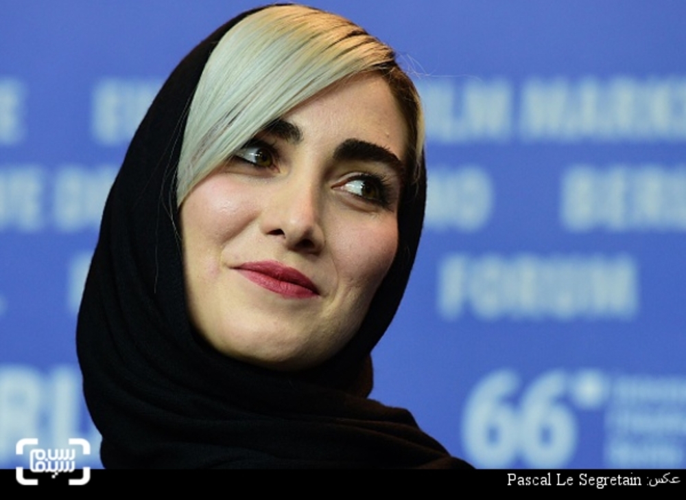 کیانا تجمل در مراسم فتوکال فیلم «اژدها وارد میشود!» در شصت و ششمین جشنواره فیلم برلین