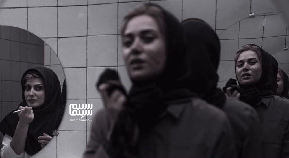 سمیرا حسنپور و پریناز ایزدیار در فیلم «سه کام حبس»