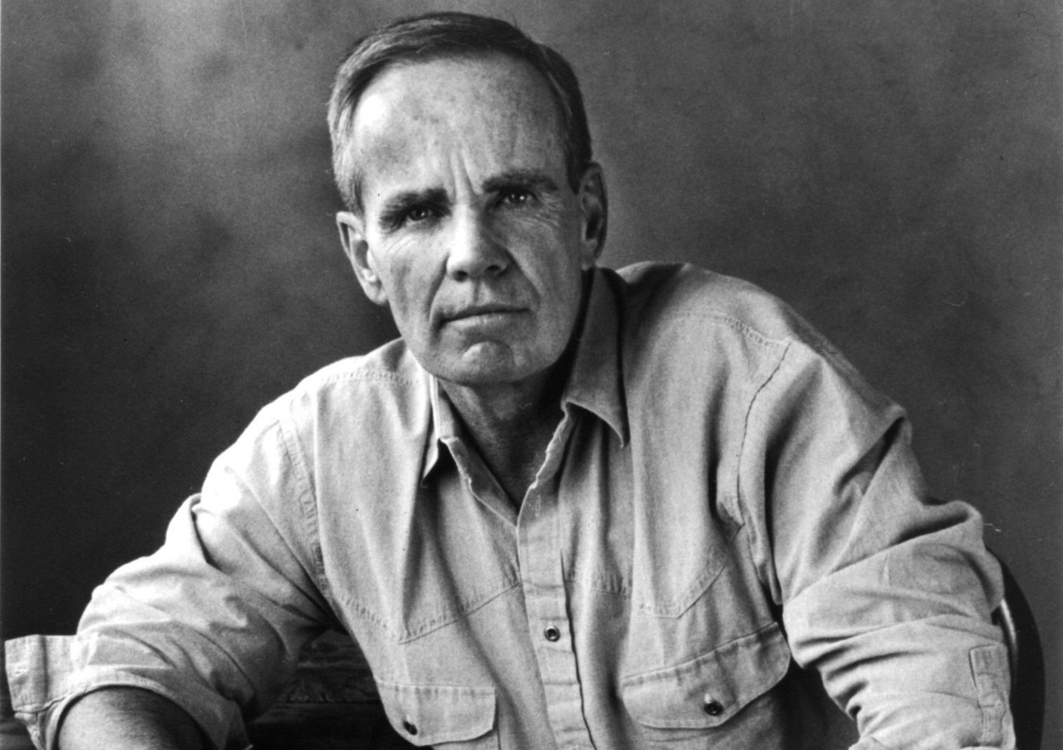 سایه رسوایی اخلاقی کورمک مککارتی بر دنیای هنر: آیا میتوان هنرمند را از آثارش جدا کرد؟