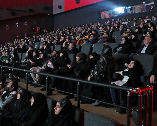 جنگ مانع از جریان زندگی در سینماهای فارس نشد