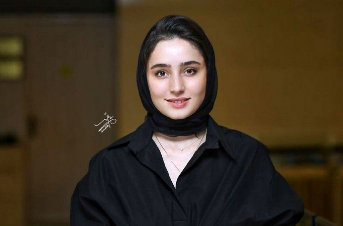 عکس های جذاب سها نیاستی بازیگر «زن و بچه» در پاریس و مقابل برج ایفل