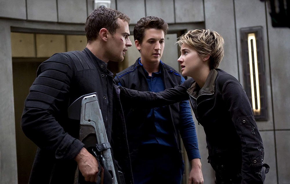 مایلز تلر، تئو جیمز و شایلین وودلی در فیلم «شورشی» (Insurgent)