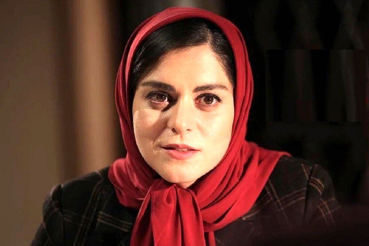 فیلم اهدای جایزه بهترین بازیگر زن درام به غزل شاکری توسط مریم سعادت