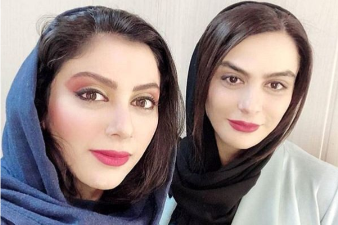 چهره ها در زمان؛ استایل متفاوت مونا فرجاد و خواهرش مارال در قلب بارسلون