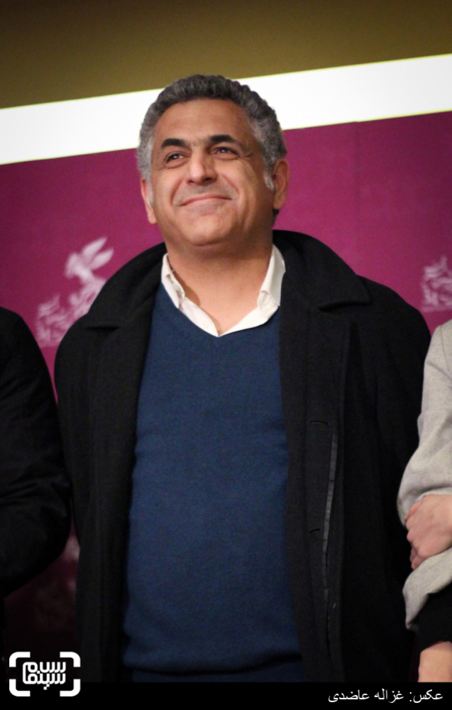 مانی حقیقی در اکران فیلم «اژدها وارد میشود!» در کاخ سی و چهارمین جشنواره فیلم فجر