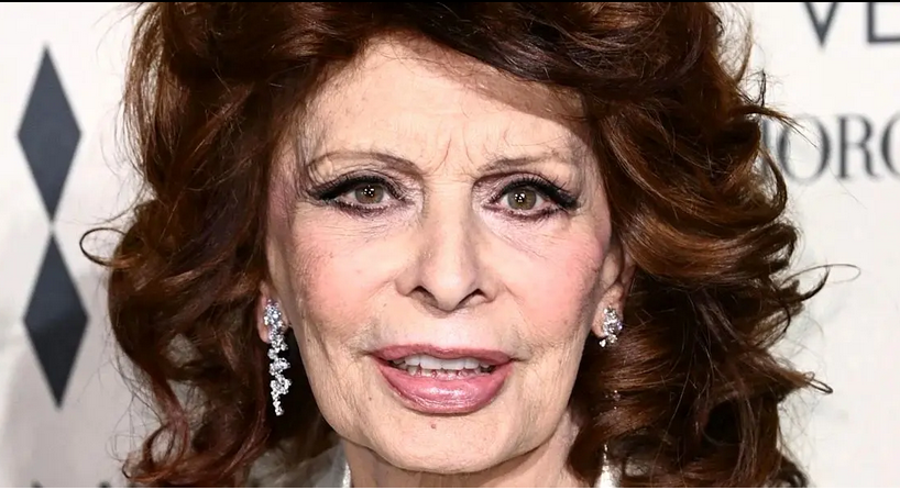 سفر در زمان؛ «سوفیا لورن» در کنار خانواده در جشن کریسمس در رم؛ سال 1333