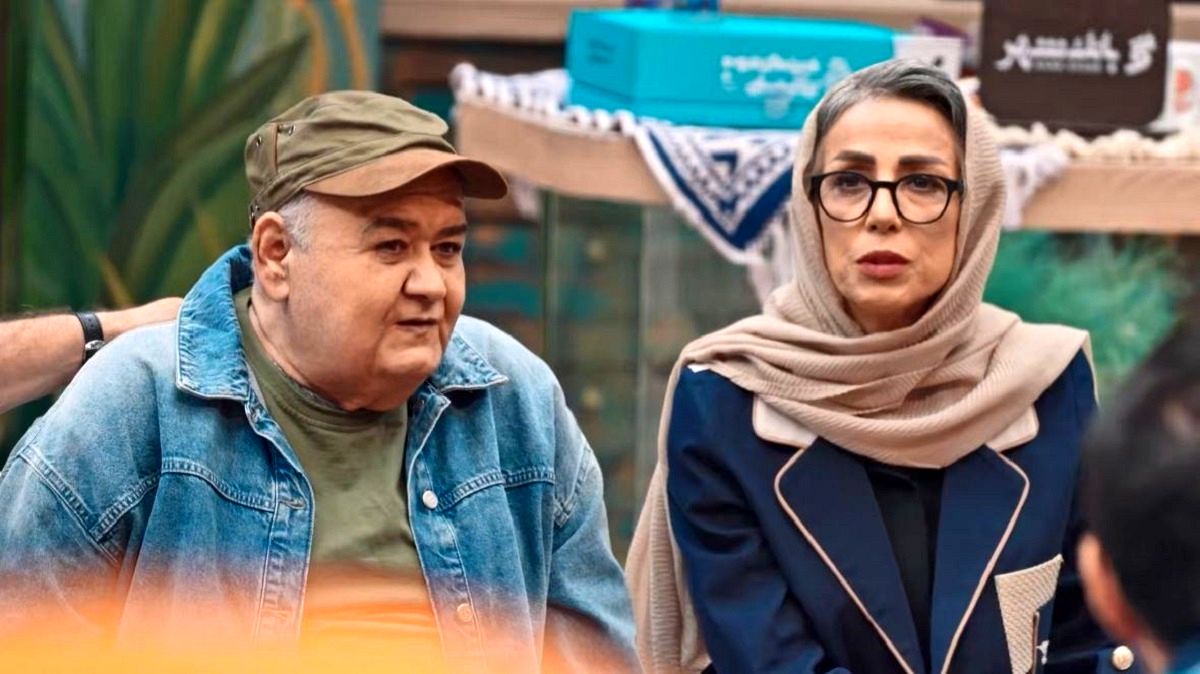 دورهمی ساده اکبر عبدی و خانواده اش در یک فست فودی + عکس
