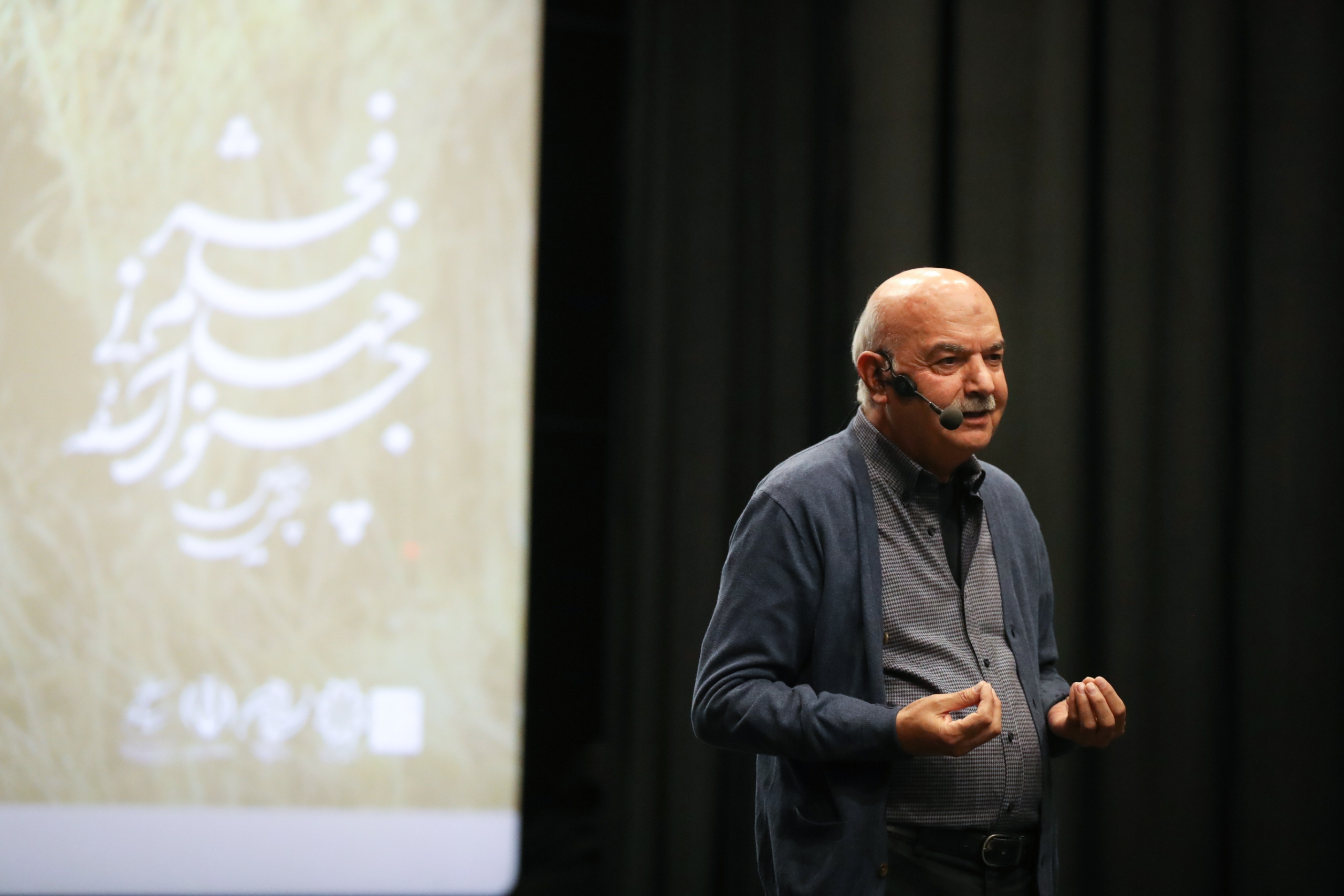 ایرج طهماسب: هنرمند از کوچکترین جزییات، روایت بزرگ میسازد