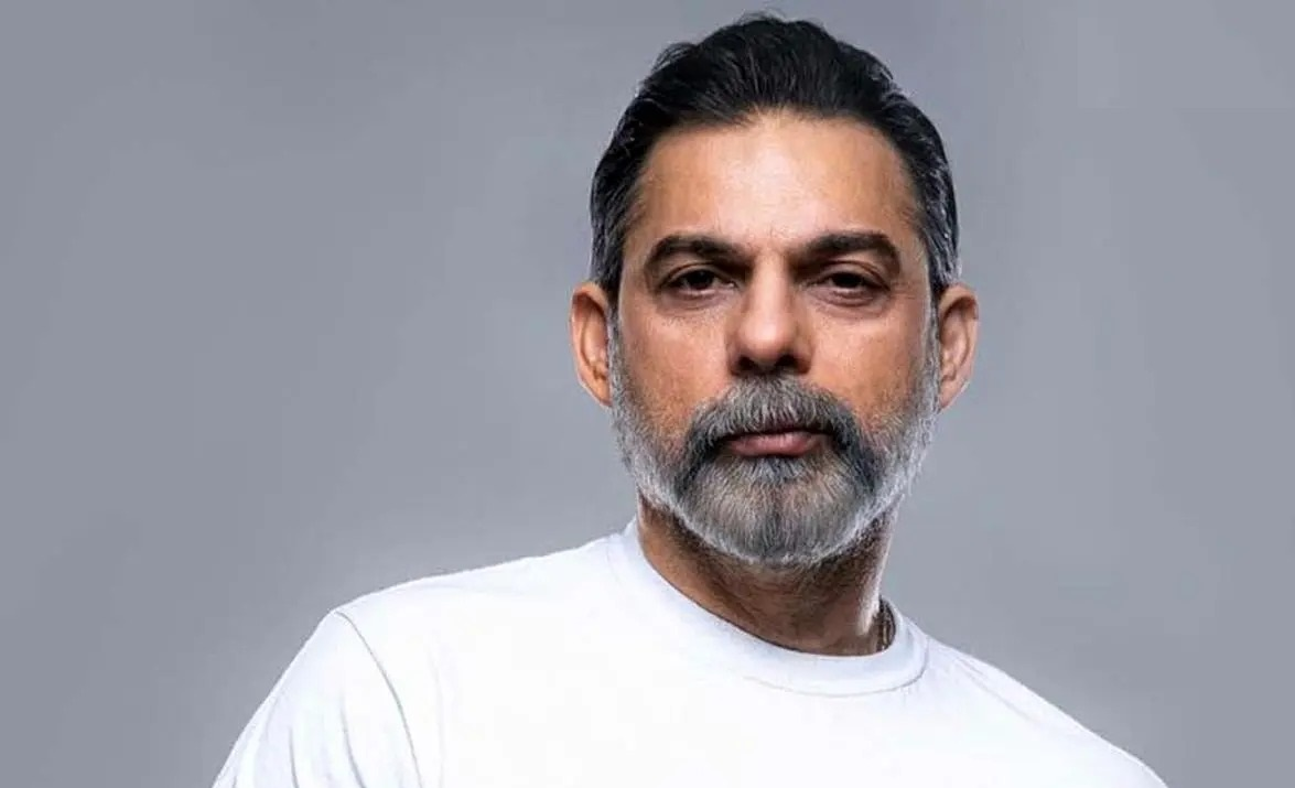 چهره متفاوت پیمان معادی در فیلم بالاتر از سیاهی + عکس