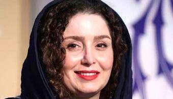 قاب مادر دختری ژاله صامتی در پشت صحنه یک تئاتر