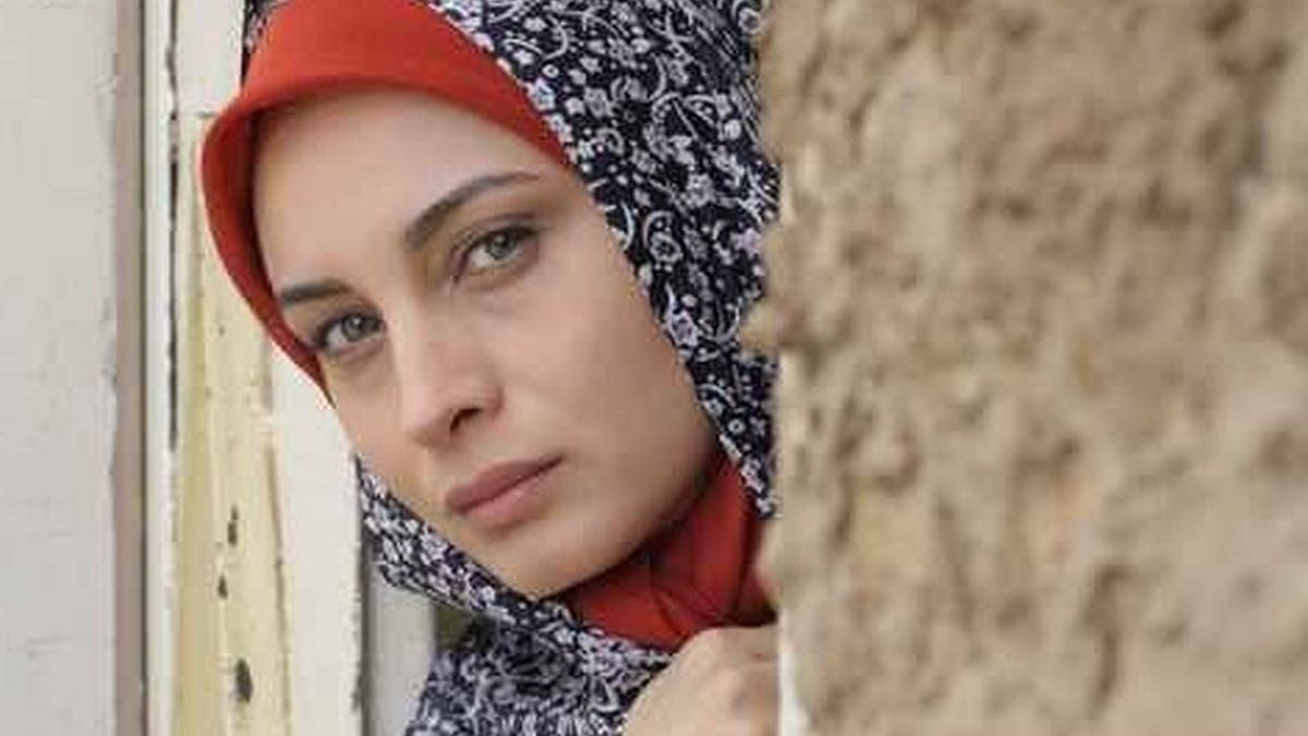 خاطره عجیب مریم کاویانی از انگشت زدن کیانوش عیاری در چای