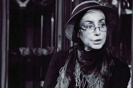 سفر در زمان؛ «جمیله خواهر فردین» در حاشیه یک تئاتر؛ سال 94